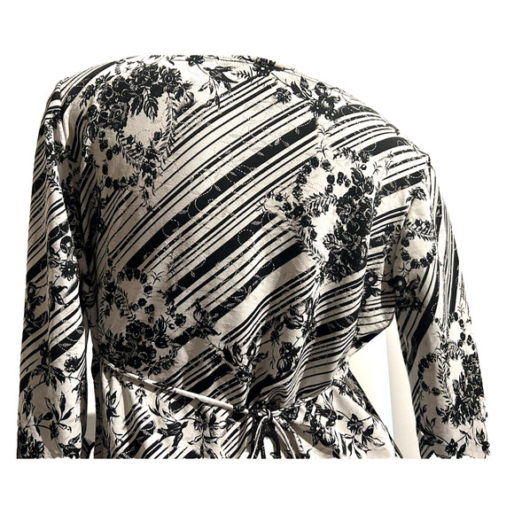 Women’s Vintage La Khaki Black And White Cross Stretch Top in Size Medium 8 10 - Picture 8 of 10